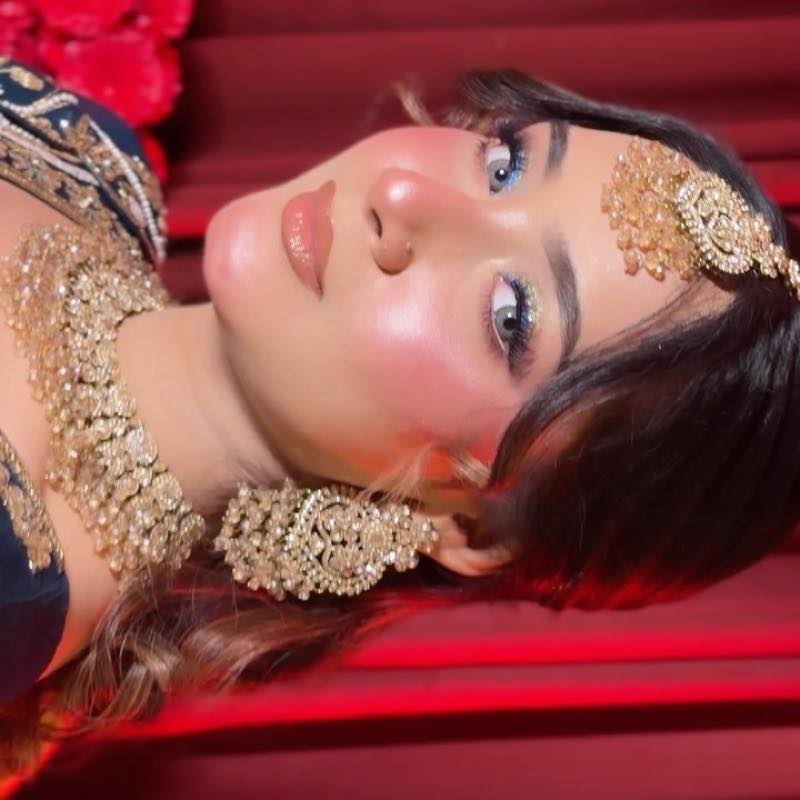 Glam portrait makeup look by Saniya Gaffar